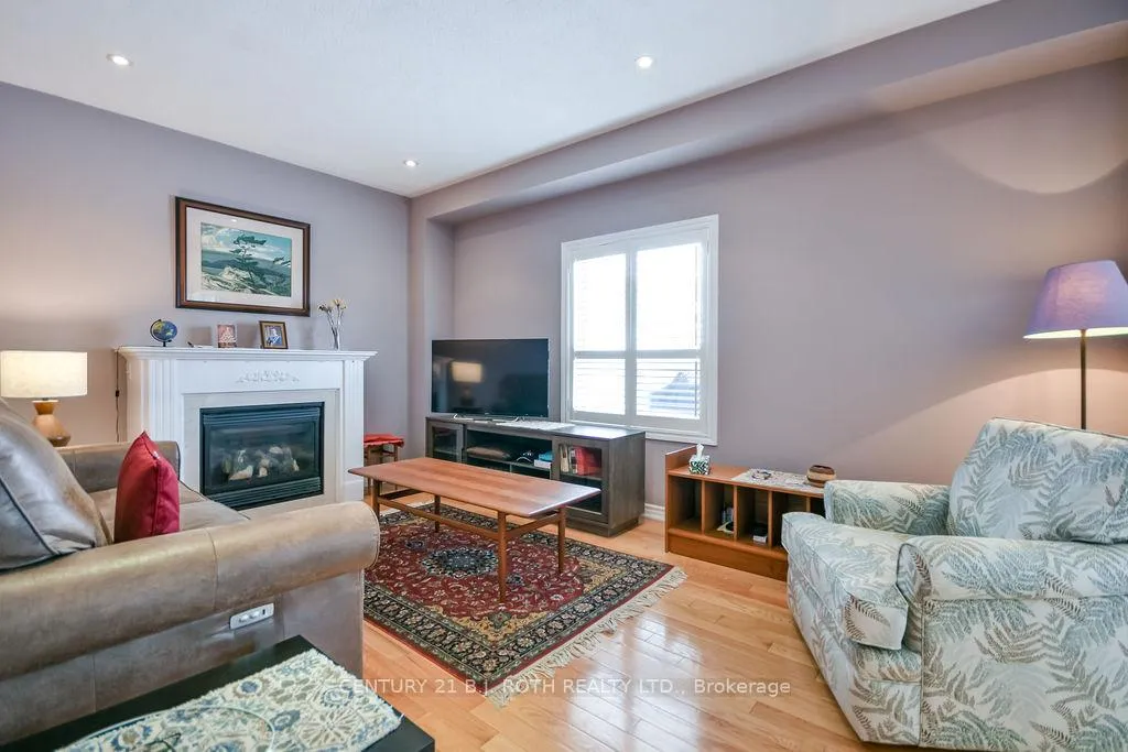 Photo 8 of 24 Connaught Lane, Barrie, Innis-Shore — HOMEH