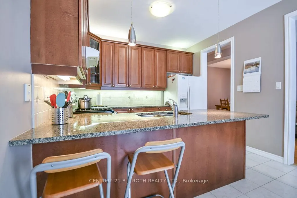 Photo 11 of 24 Connaught Lane, Barrie, Innis-Shore — HOMEH