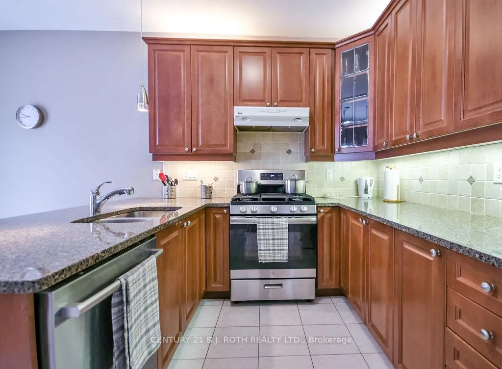 Photo 12 of 24 Connaught Lane, Barrie, Innis-Shore — HOMEH