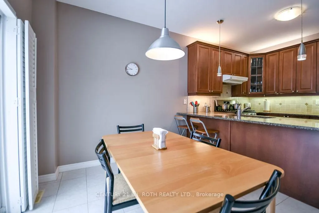 Photo 13 of 24 Connaught Lane, Barrie, Innis-Shore — HOMEH