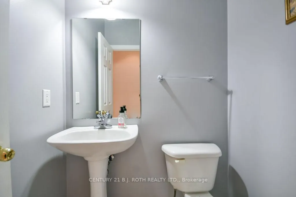 Photo 14 of 24 Connaught Lane, Barrie, Innis-Shore — HOMEH