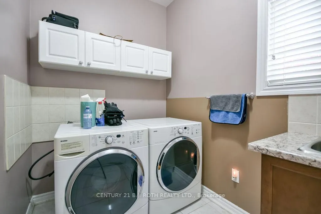 Photo 15 of 24 Connaught Lane, Barrie, Innis-Shore — HOMEH