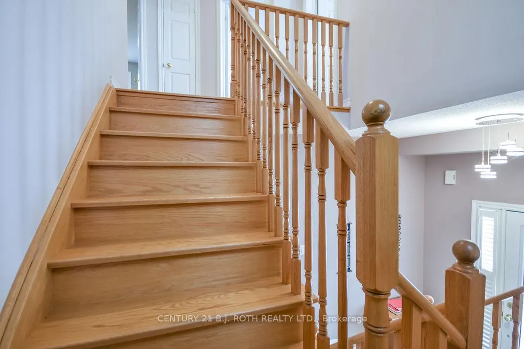 Photo 16 of 24 Connaught Lane, Barrie, Innis-Shore — HOMEH