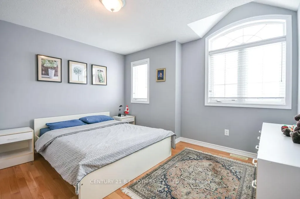 Photo 18 of 24 Connaught Lane, Barrie, Innis-Shore — HOMEH