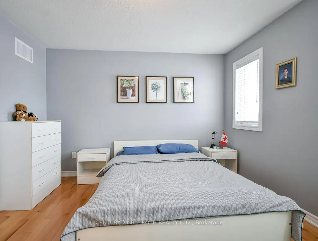 Photo 19 of 24 Connaught Lane, Barrie, Innis-Shore — HOMEH