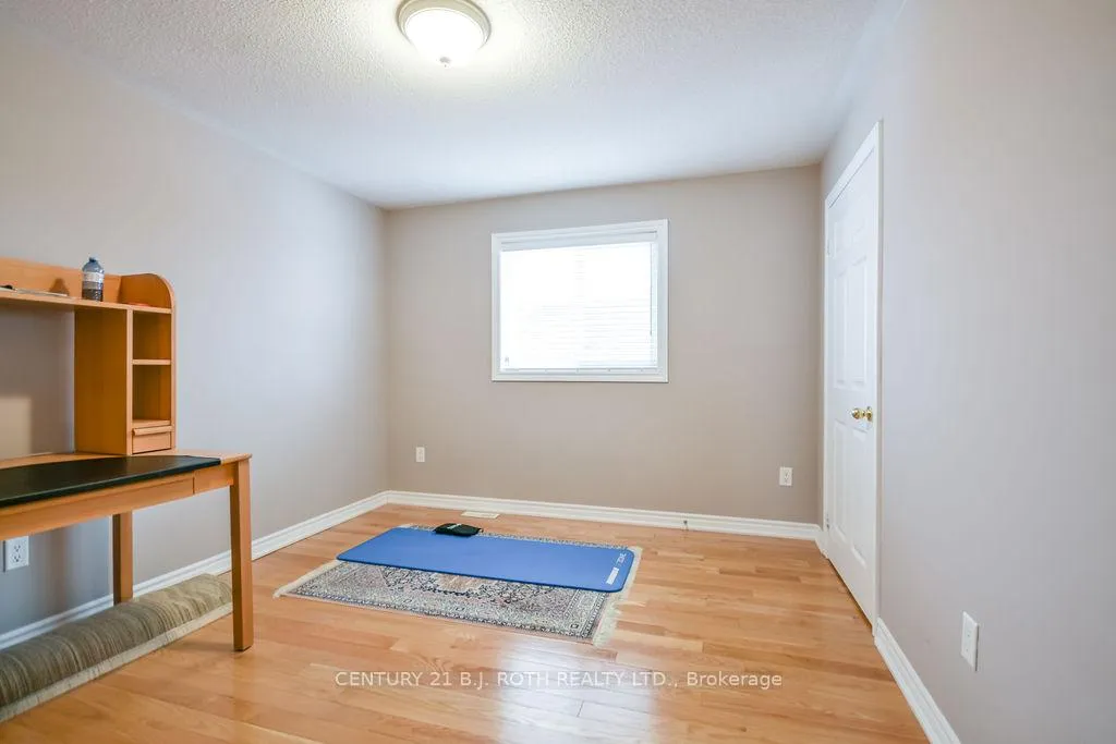 Photo 21 of 24 Connaught Lane, Barrie, Innis-Shore — HOMEH