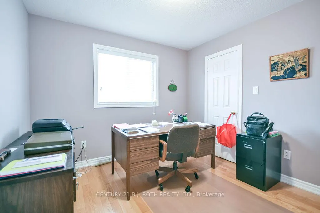 Photo 23 of 24 Connaught Lane, Barrie, Innis-Shore — HOMEH