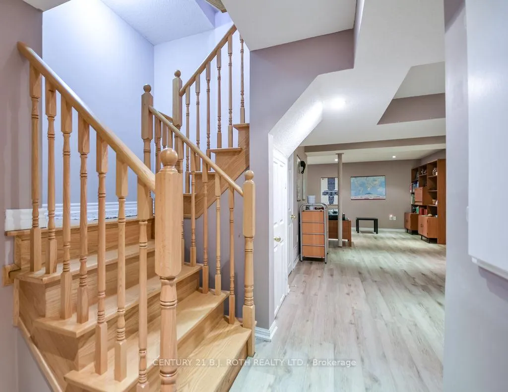 Photo 28 of 24 Connaught Lane, Barrie, Innis-Shore — HOMEH