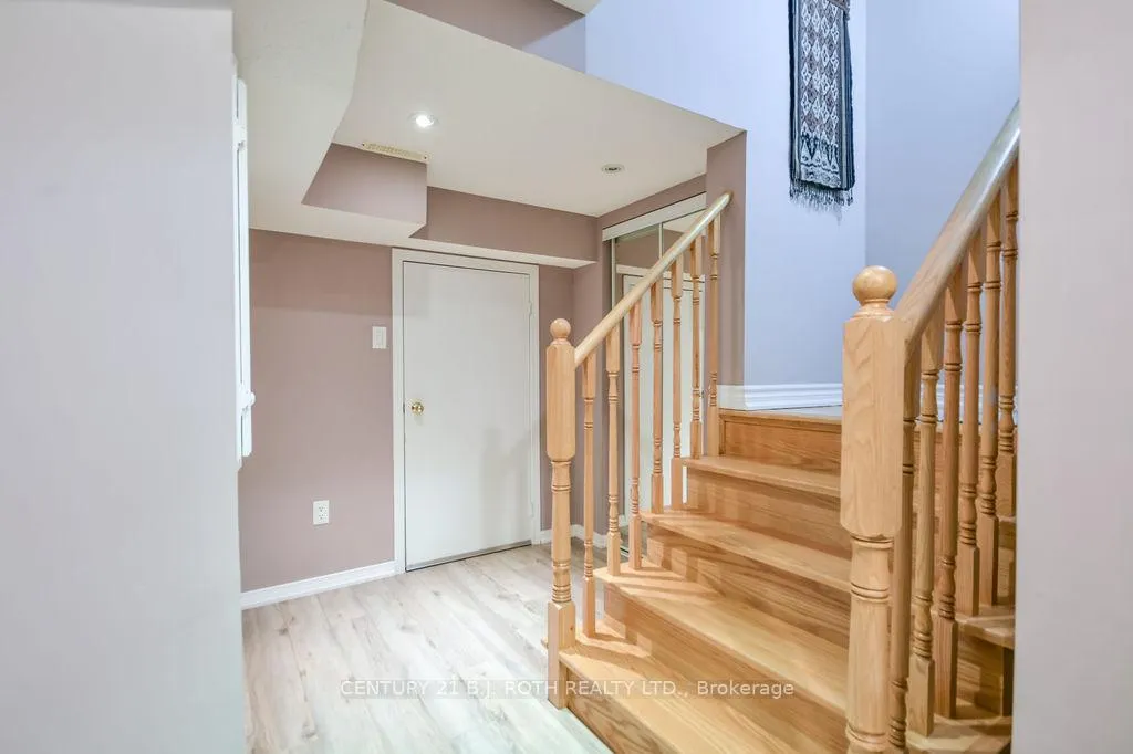 Photo 29 of 24 Connaught Lane, Barrie, Innis-Shore — HOMEH