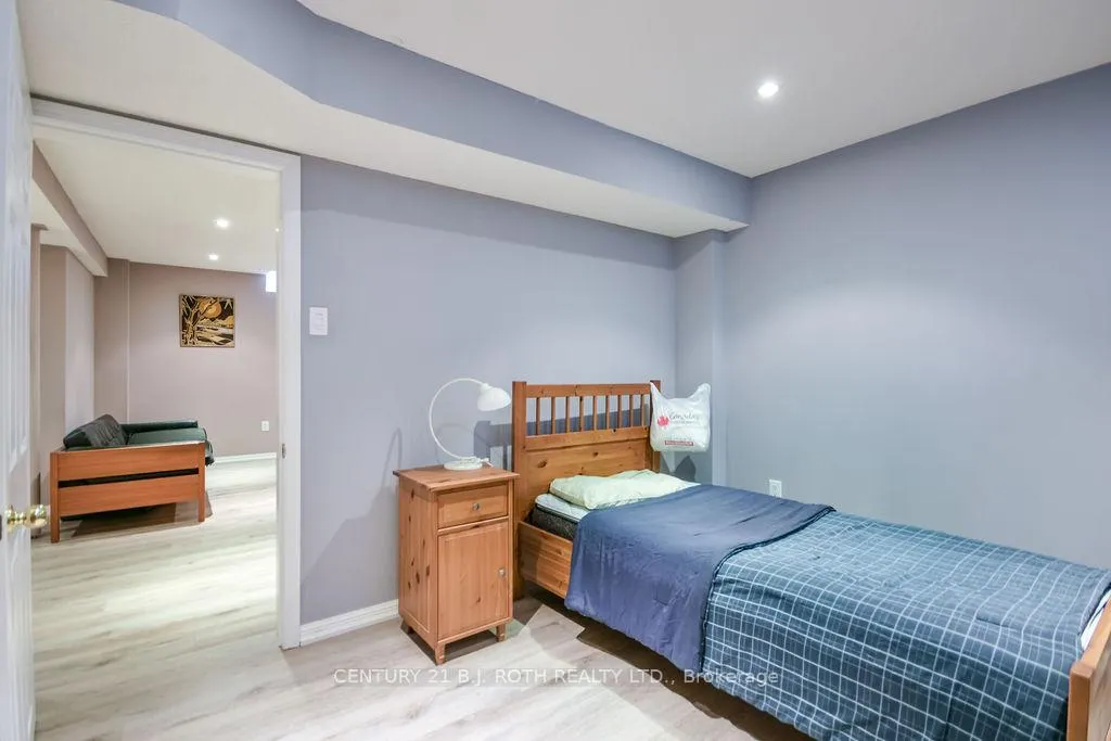 Photo 31 of 24 Connaught Lane, Barrie, Innis-Shore — HOMEH