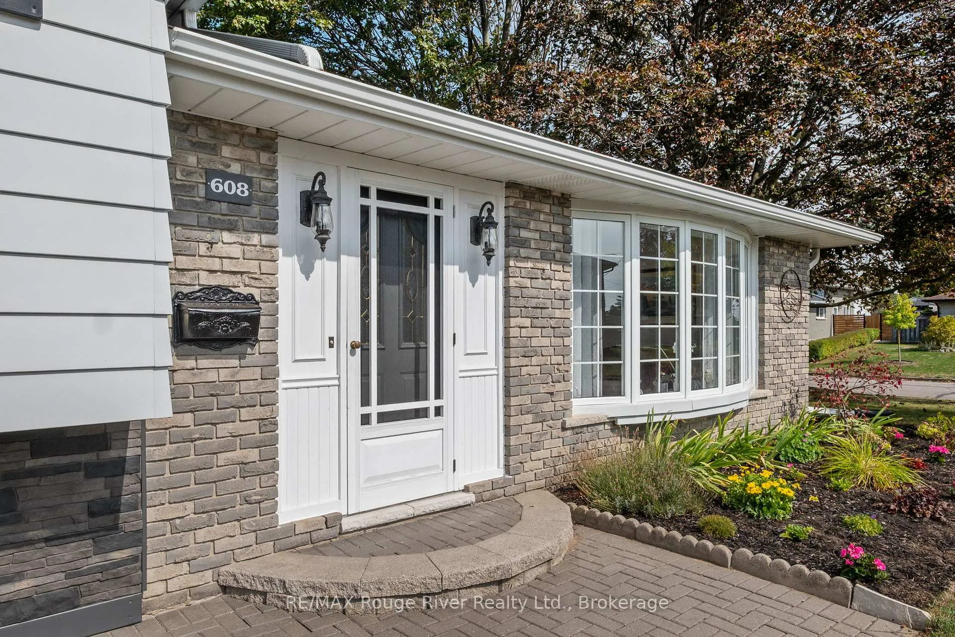 Photo 2 of 608 Elizabeth Street, Cobourg — HOMEH