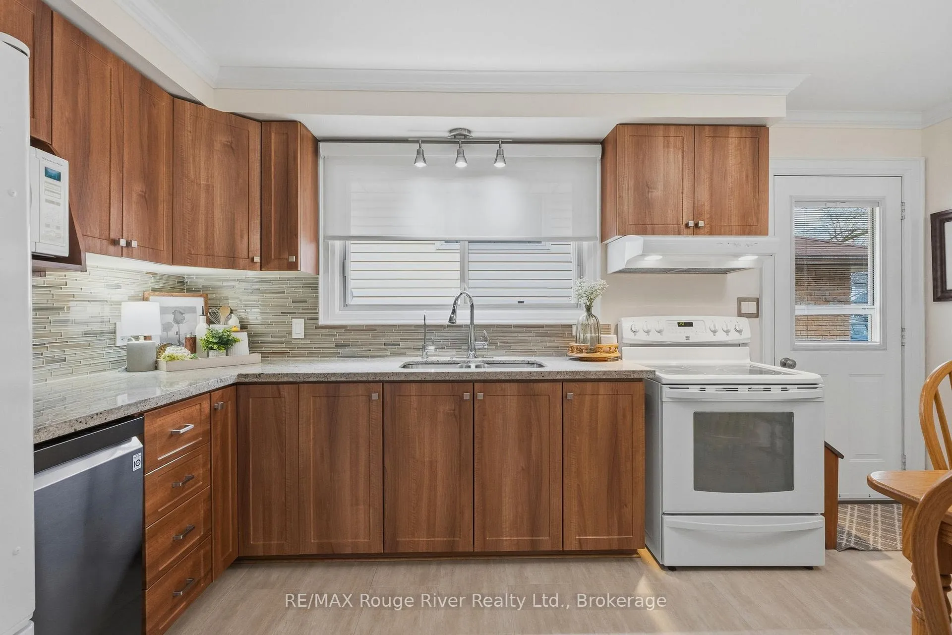 Photo 9 of 608 Elizabeth Street, Cobourg — HOMEH
