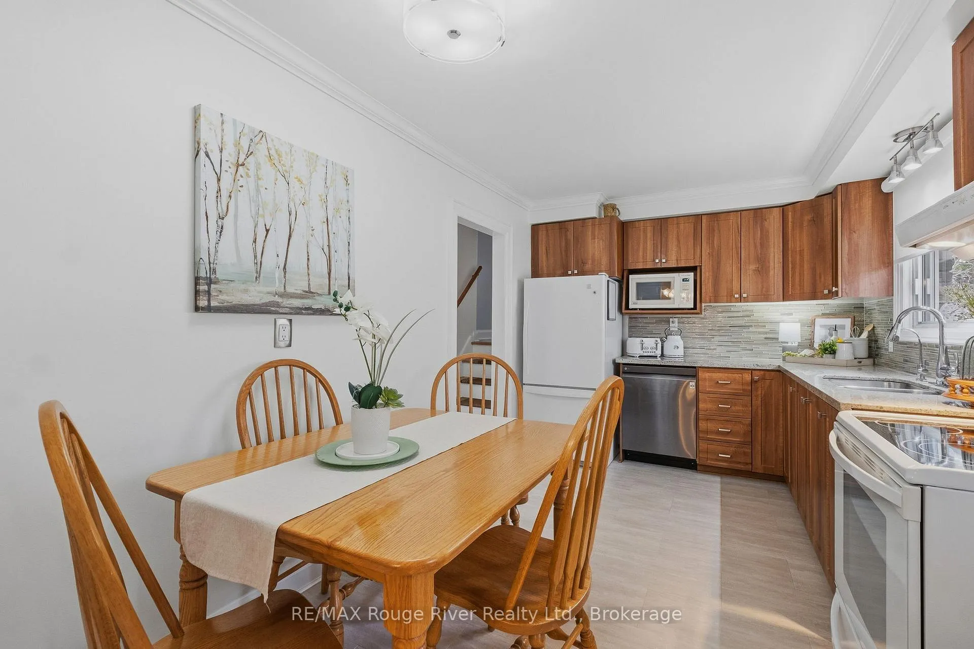 Photo 10 of 608 Elizabeth Street, Cobourg — HOMEH