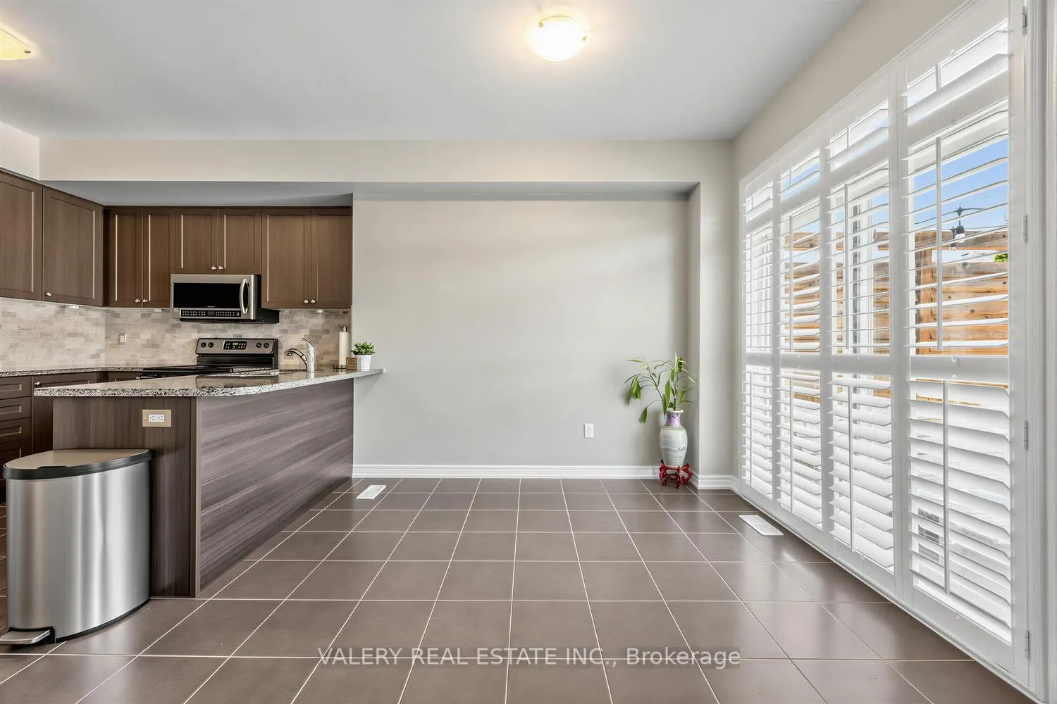 Photo 9 of 20 McDonald Crescent, Clarington, Newcastle — HOMEH