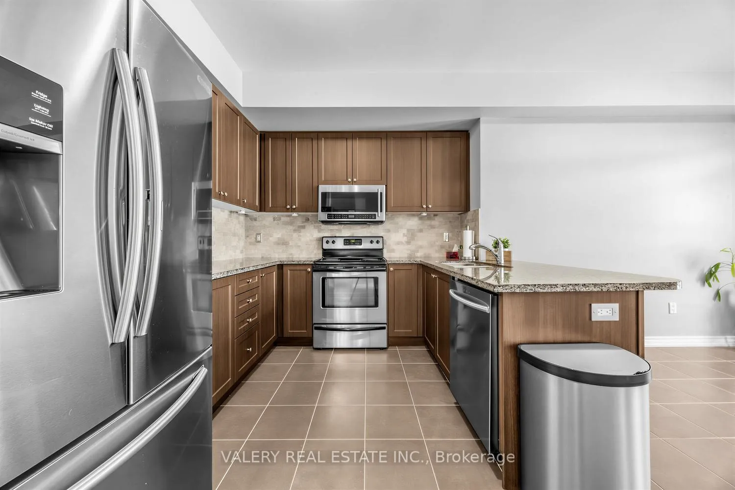 Photo 11 of 20 McDonald Crescent, Clarington, Newcastle — HOMEH