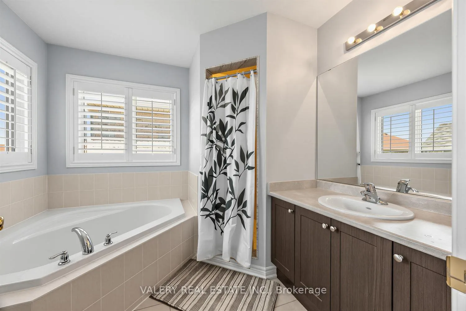 Photo 21 of 20 McDonald Crescent, Clarington, Newcastle — HOMEH
