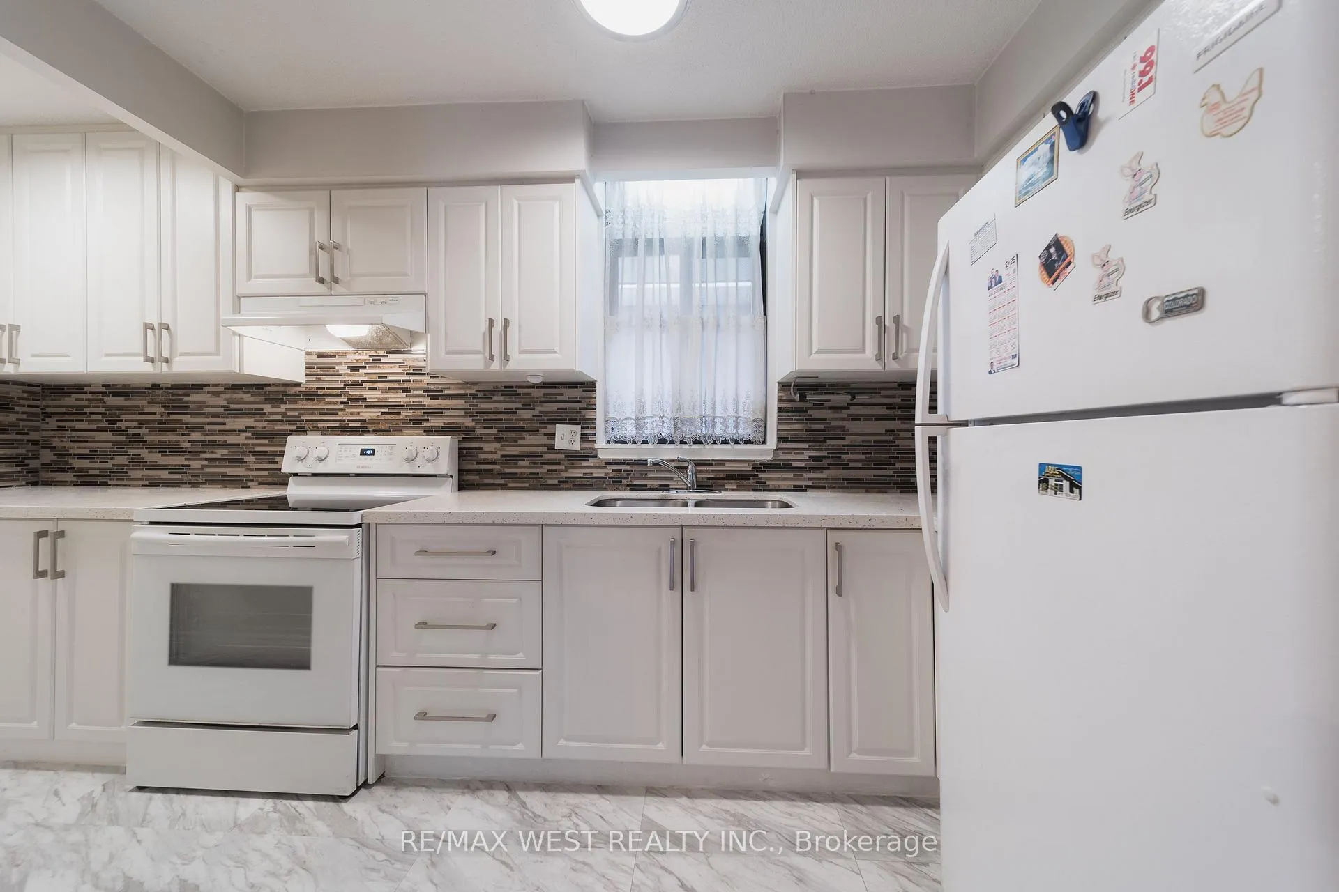 Photo 2 of Unit 1-202, 50 Old Kingston Road, Scarborough, West Hill — HOMEH