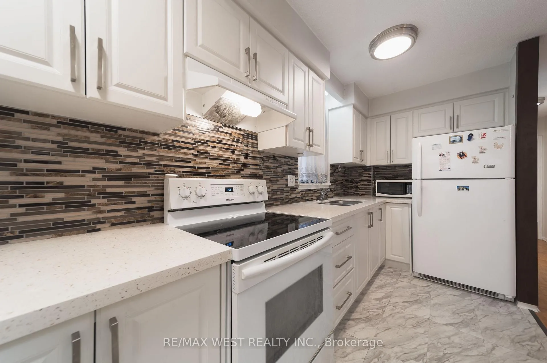 Photo 3 of Unit 1-202, 50 Old Kingston Road, Scarborough, West Hill — HOMEH