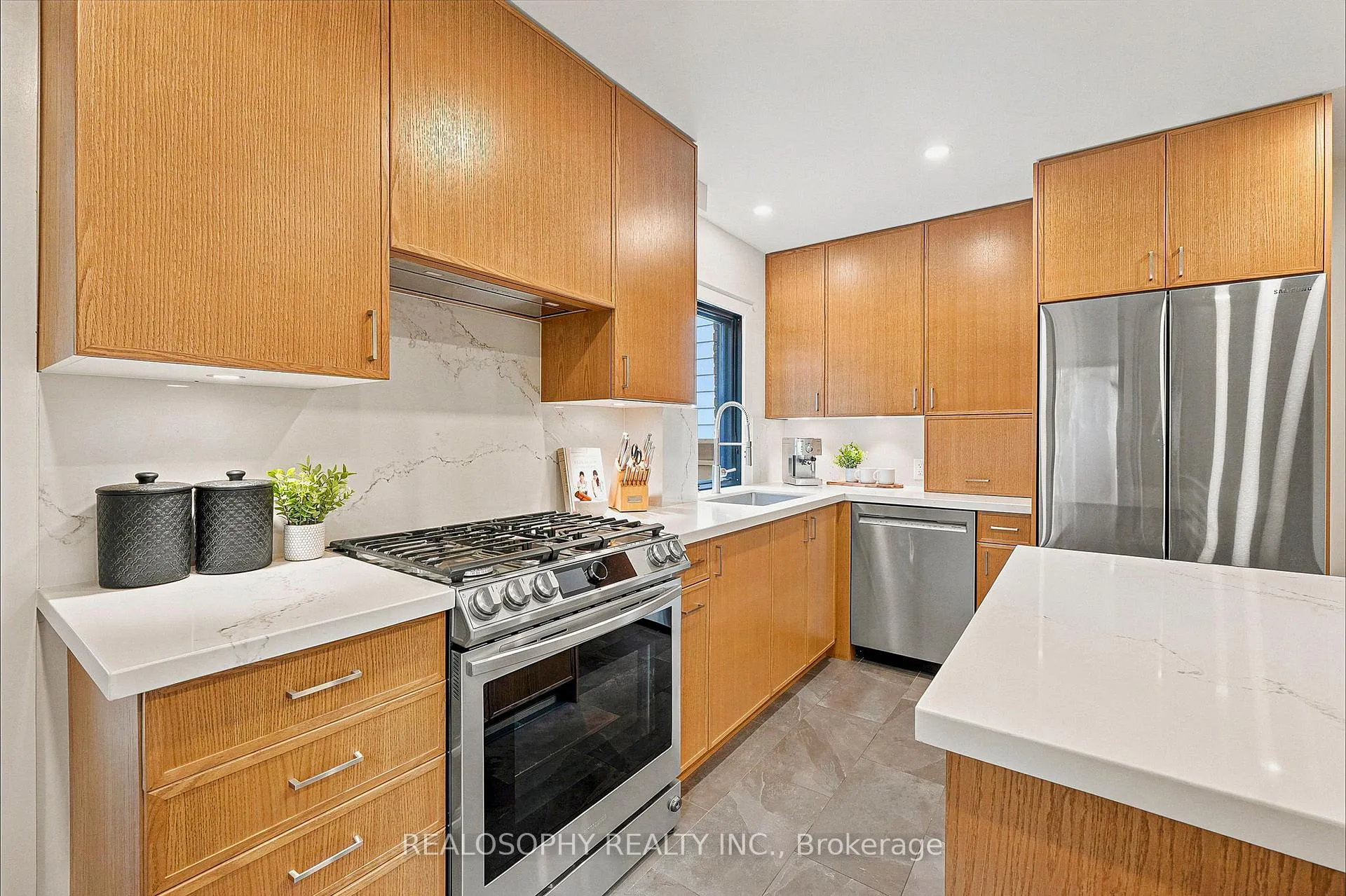 Photo 14 of 44 Gilmour Avenue, Toronto, High Park North — HOMEH
