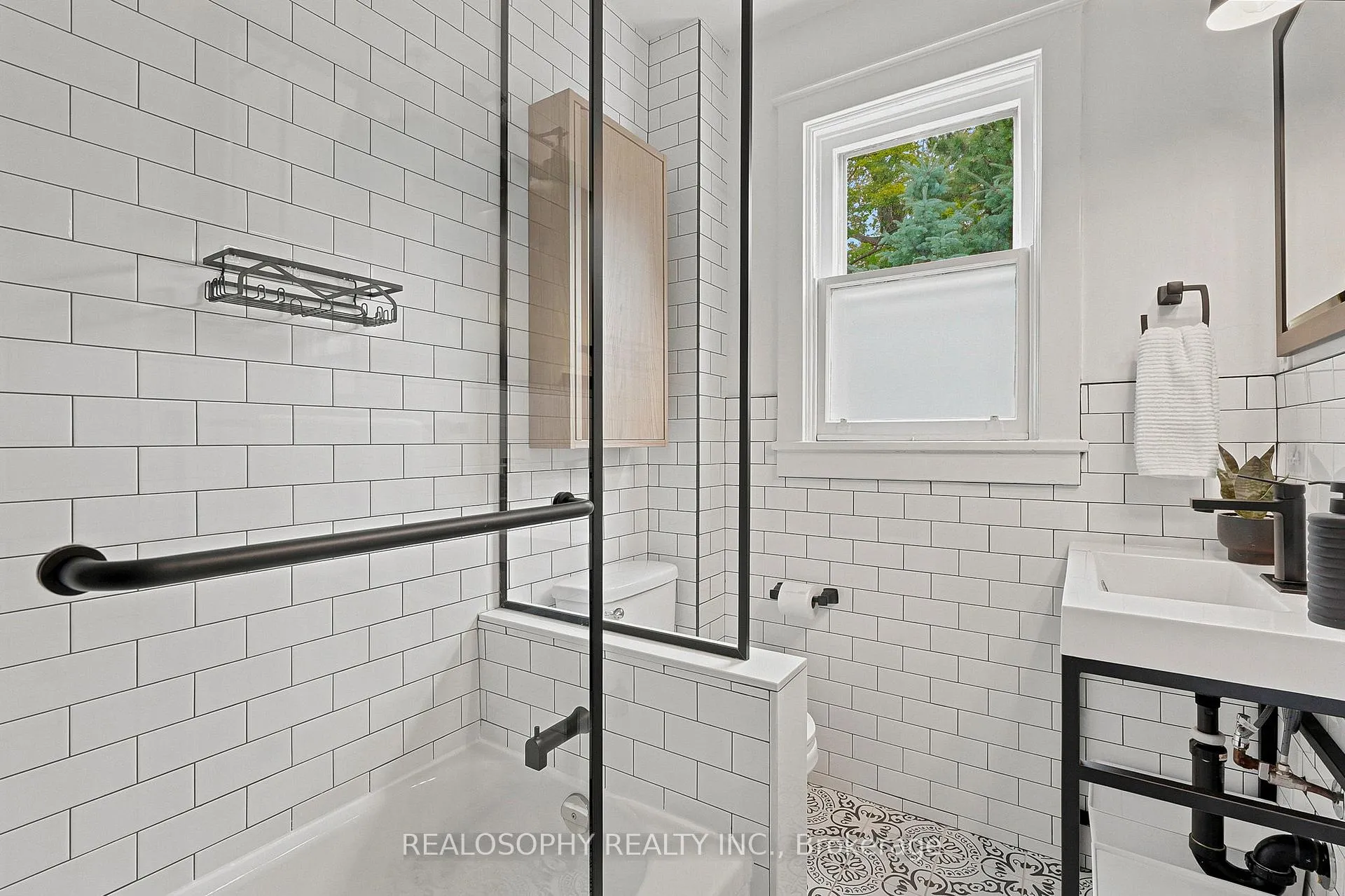 Photo 27 of 44 Gilmour Avenue, Toronto, High Park North — HOMEH