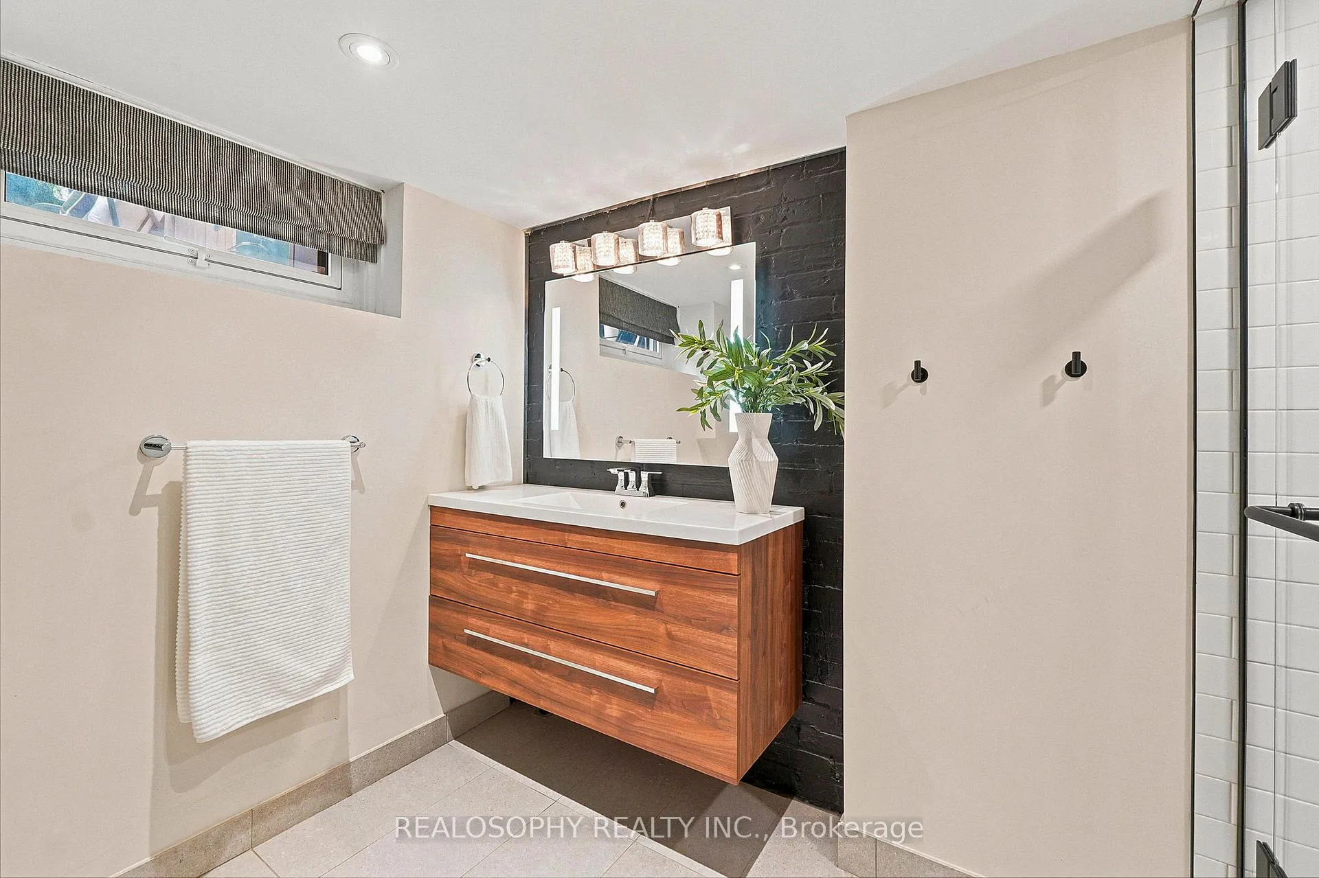 Photo 33 of 44 Gilmour Avenue, Toronto, High Park North — HOMEH