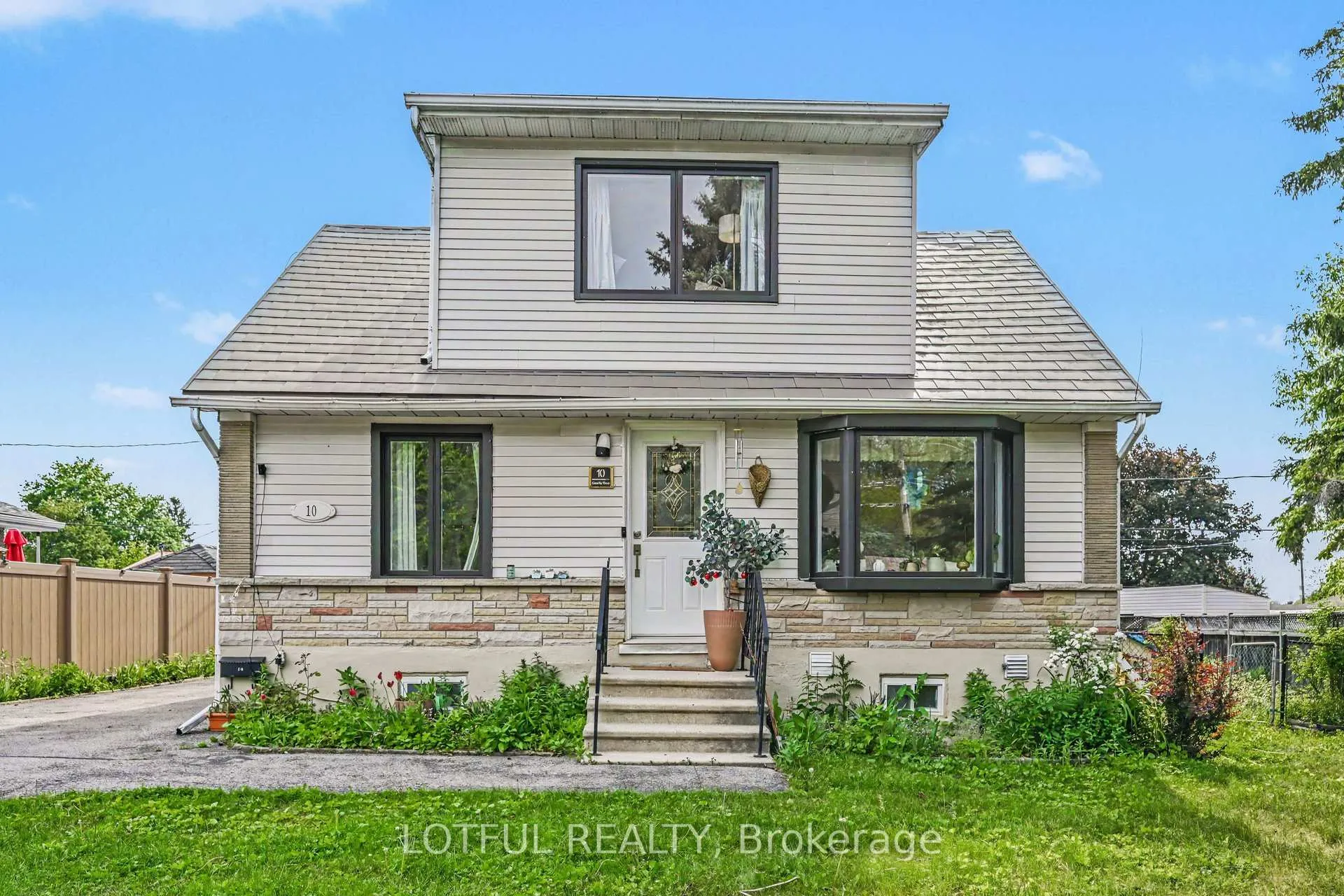 Photo 2 of 10 Cassidy Road, Ottawa, Lynwood Village — HOMEH