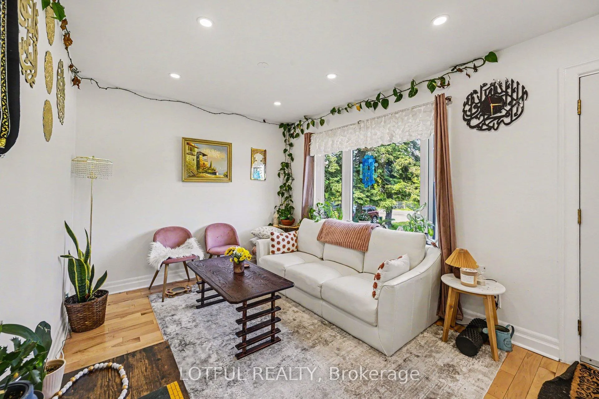 Photo 6 of 10 Cassidy Road, Ottawa, Lynwood Village — HOMEH
