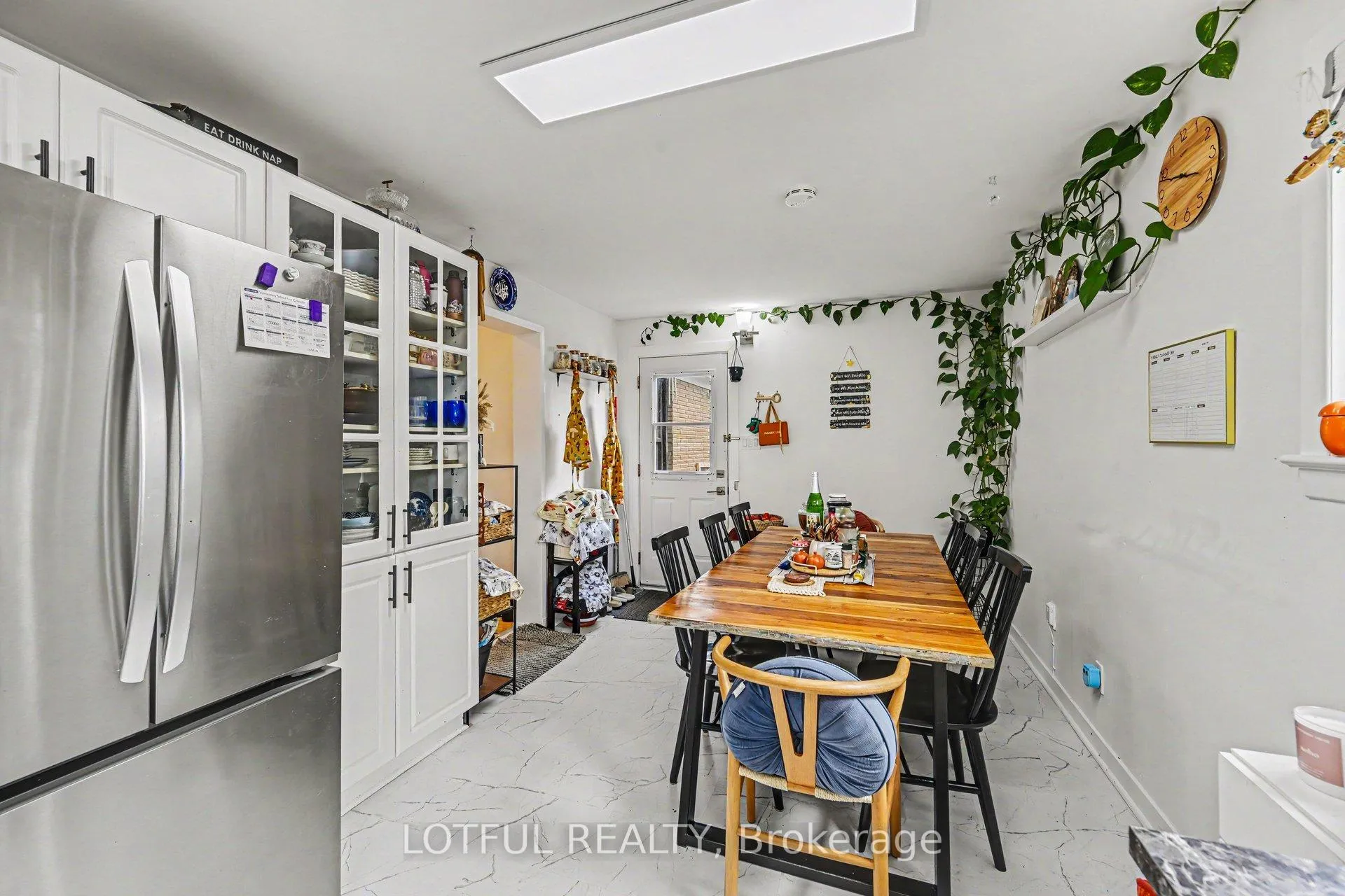 Photo 8 of 10 Cassidy Road, Ottawa, Lynwood Village — HOMEH