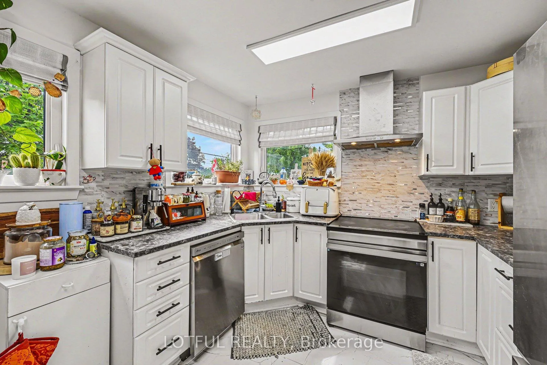Photo 11 of 10 Cassidy Road, Ottawa, Lynwood Village — HOMEH
