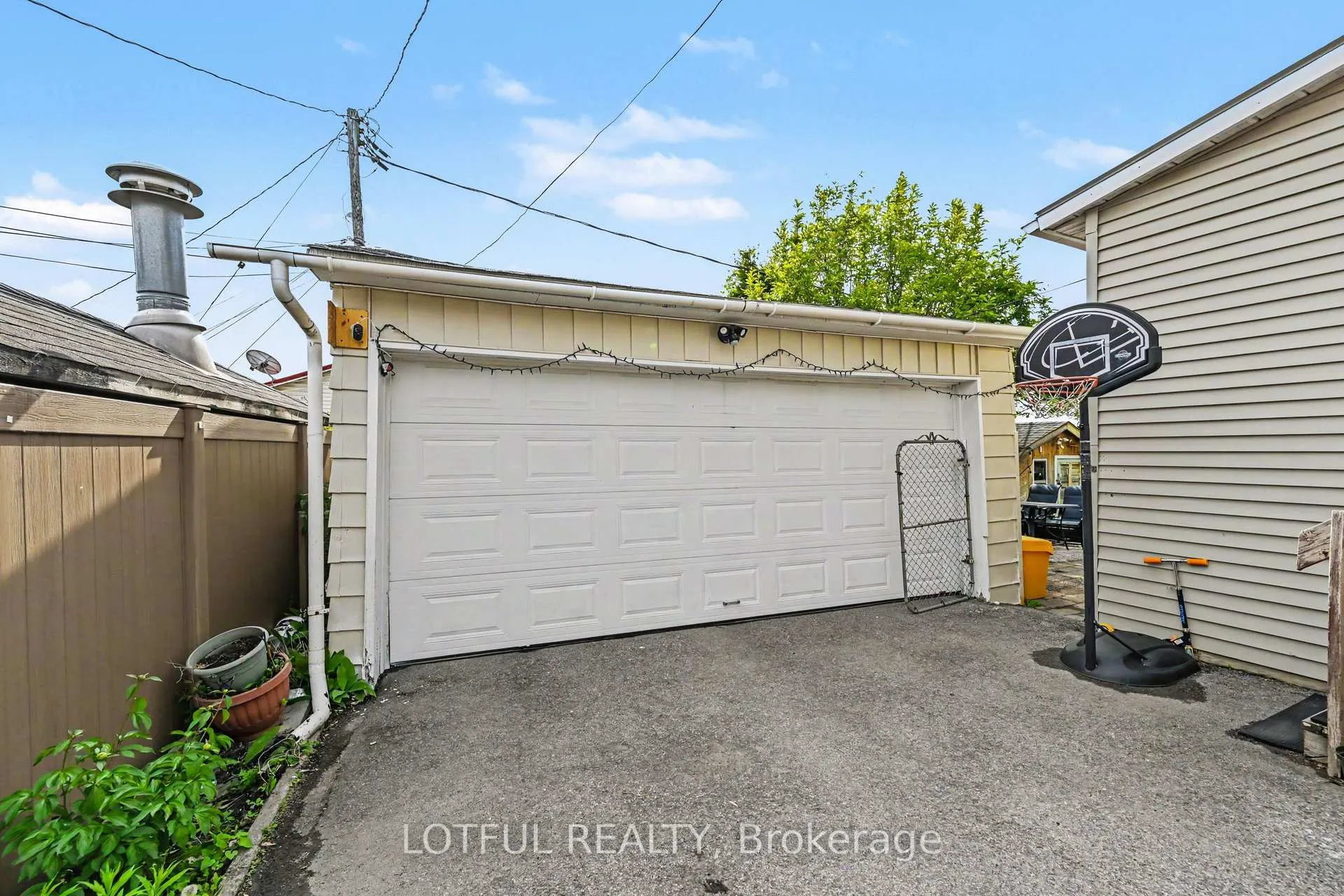 Photo 25 of 10 Cassidy Road, Ottawa, Lynwood Village — HOMEH
