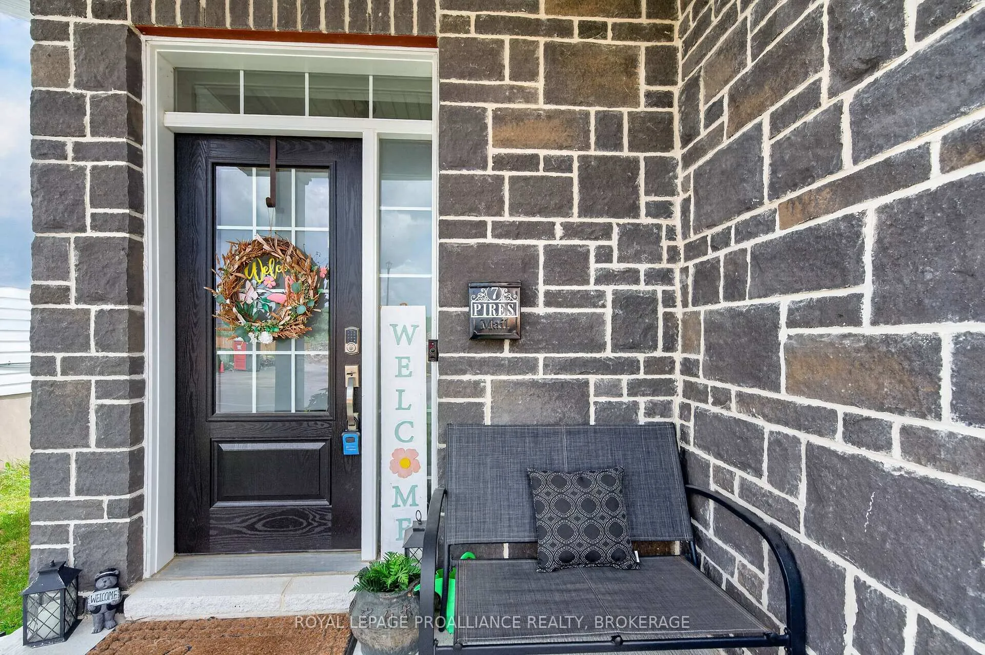 Photo 3 of 1532 Scarlet Street, Kingston, Kingston East (Incl Barret Crt) — HOMEH