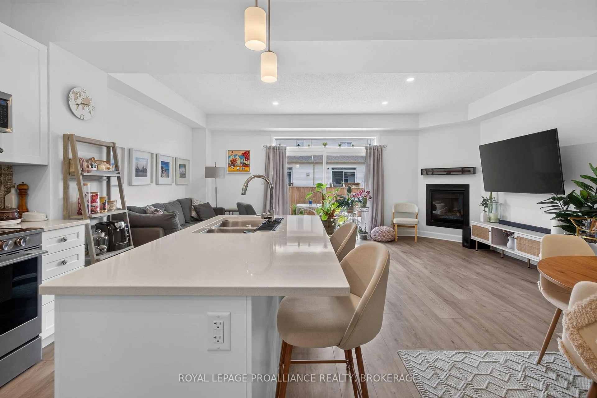 Photo 10 of 1532 Scarlet Street, Kingston, Kingston East (Incl Barret Crt) — HOMEH