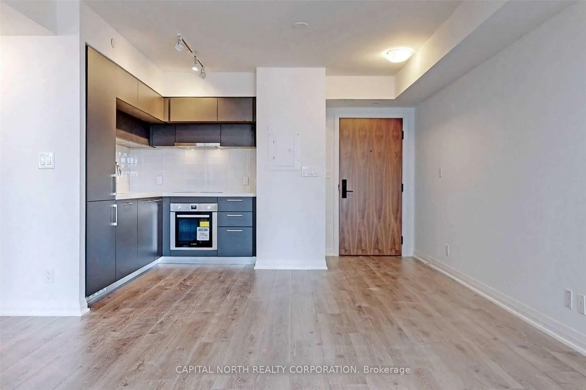 Photo 3 of Unit 403, 99 Foxbar Drive, Toronto, Yonge-St. Clair — HOMEH