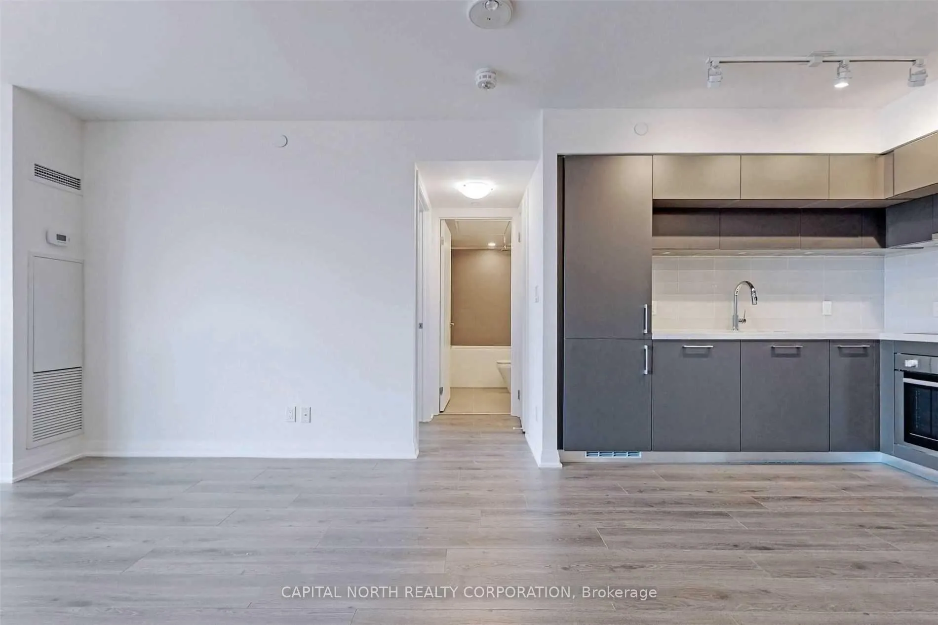 Photo 11 of Unit 403, 99 Foxbar Drive, Toronto, Yonge-St. Clair — HOMEH