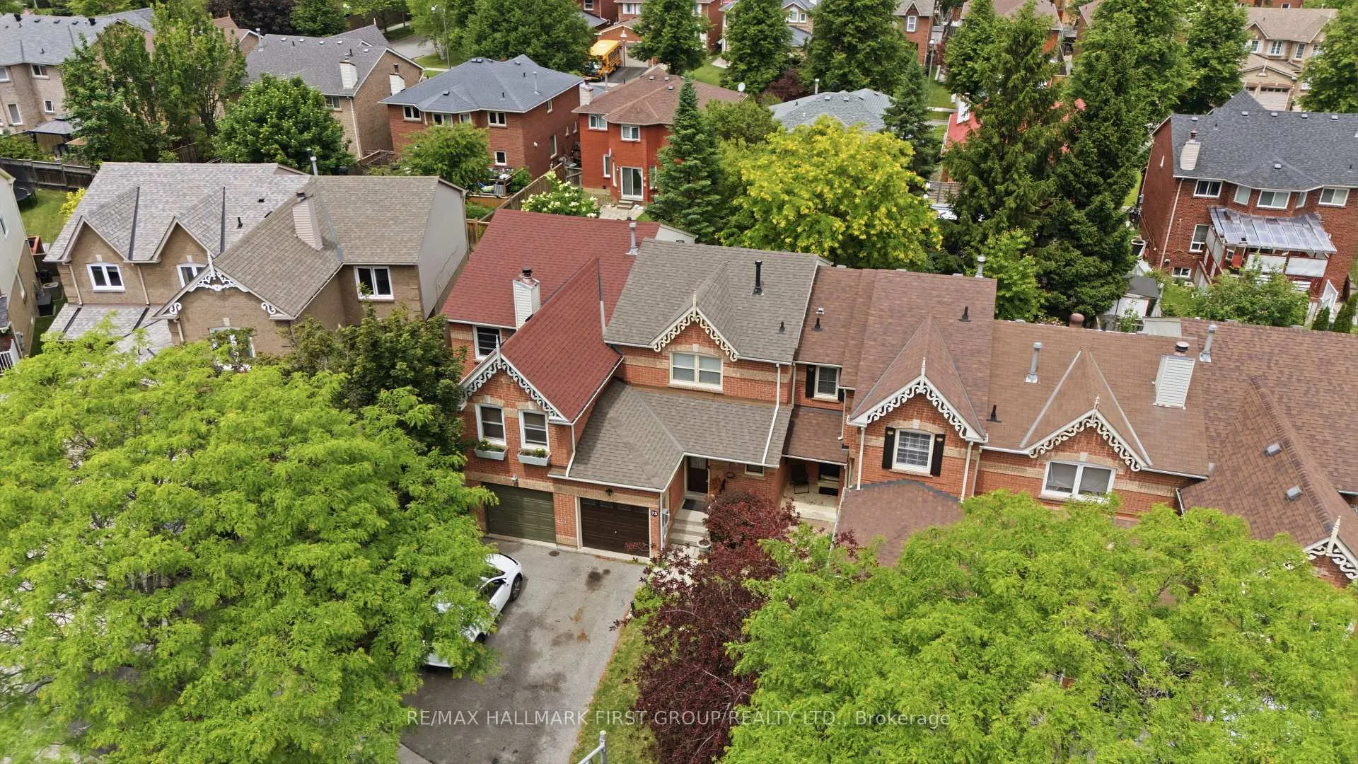 Photo 2 of 73 Hughes Crescent, Ajax, Central — HOMEH