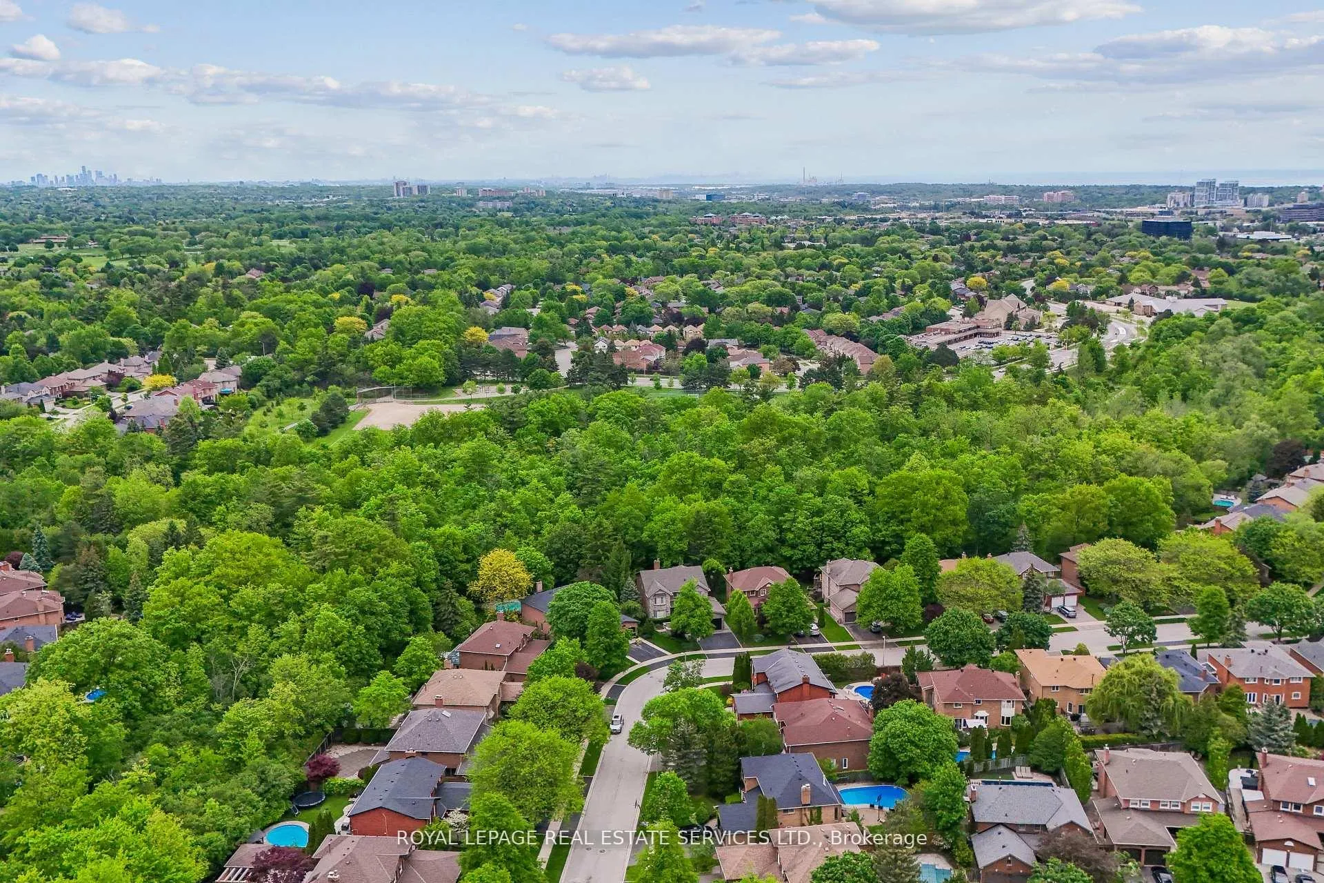 Photo 3 of 1262 Old Colony Road, Oakville, Glen Abbey — HOMEH
