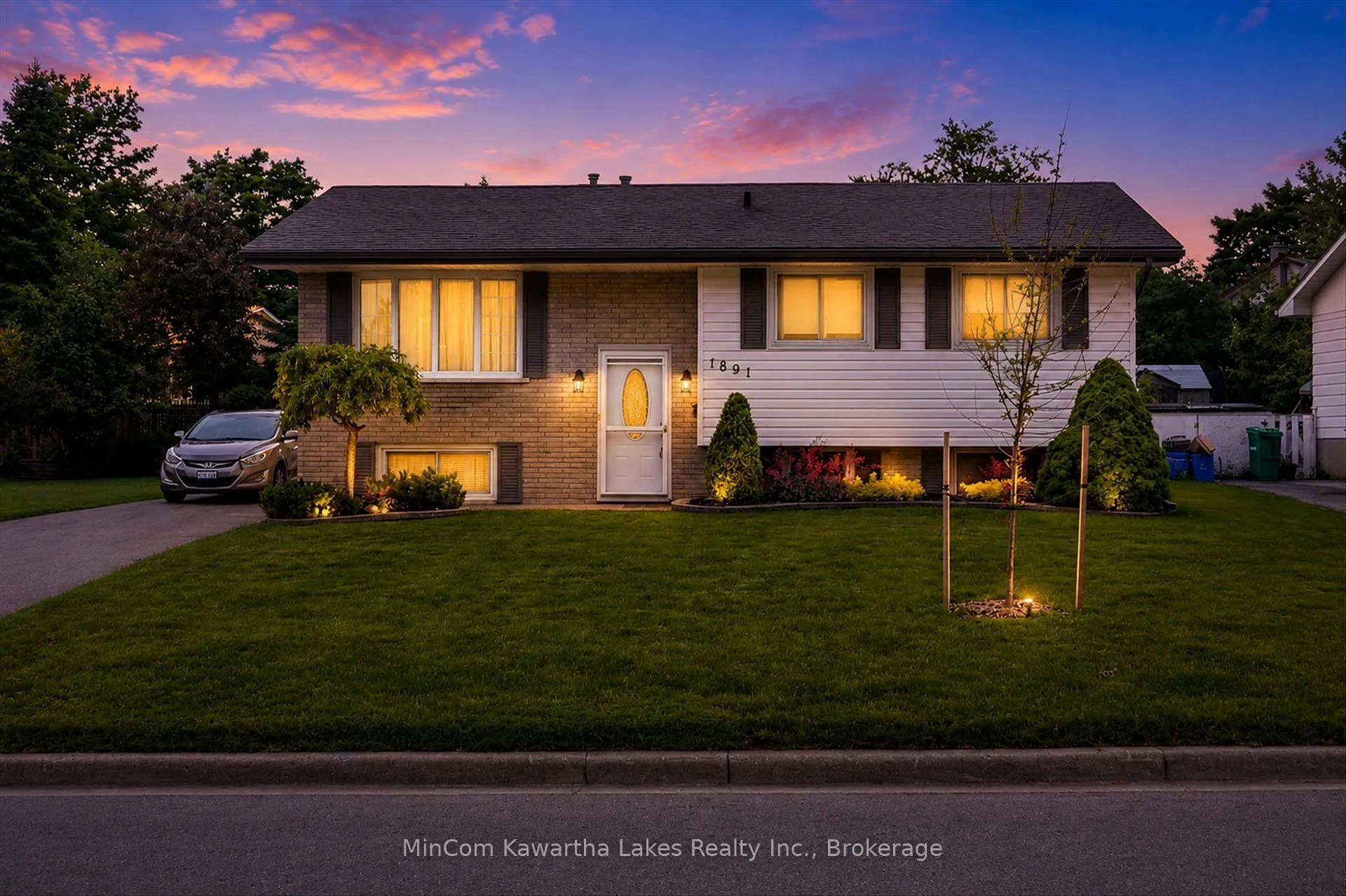 Photo 2 of 1891 Croftdale Crescent, Peterborough, Monaghan Ward 2 — HOMEH