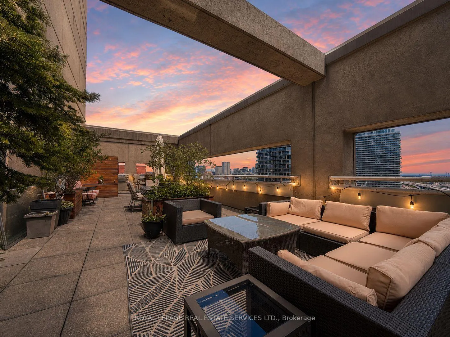 Photo 1 of Unit 1718, 25 The Esplanade, Toronto, Waterfront Communities — HOMEH