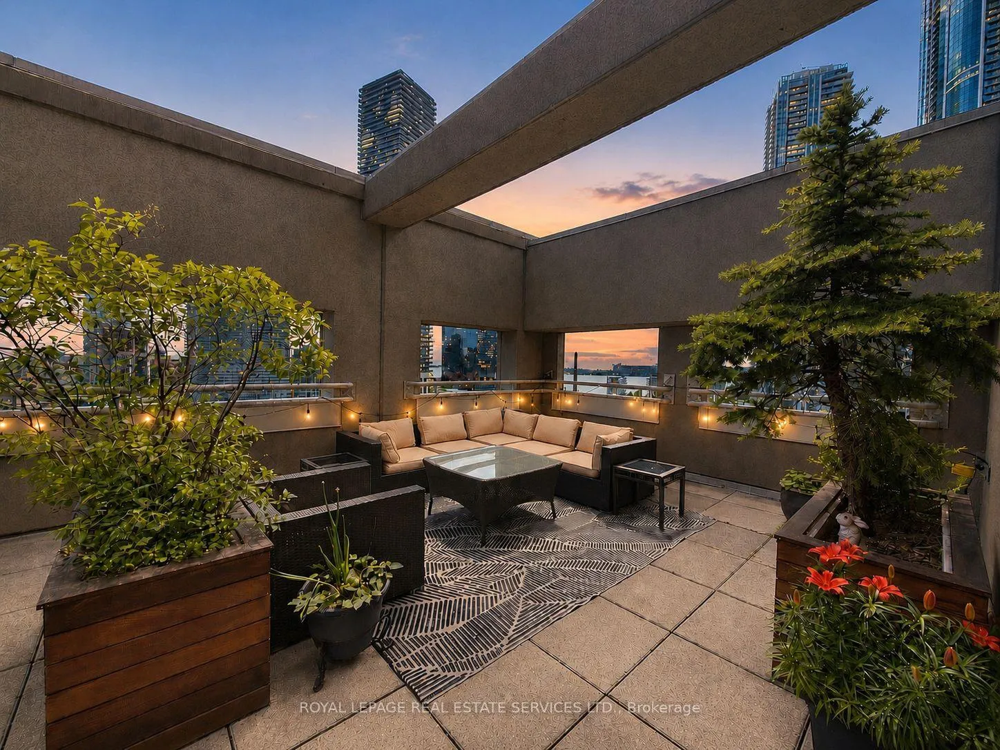 Photo 2 of Unit 1718, 25 The Esplanade, Toronto, Waterfront Communities — HOMEH