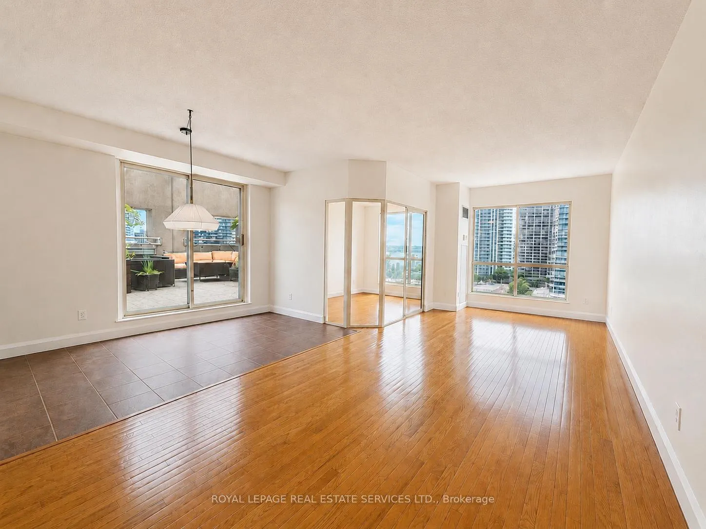 Photo 4 of Unit 1718, 25 The Esplanade, Toronto, Waterfront Communities — HOMEH