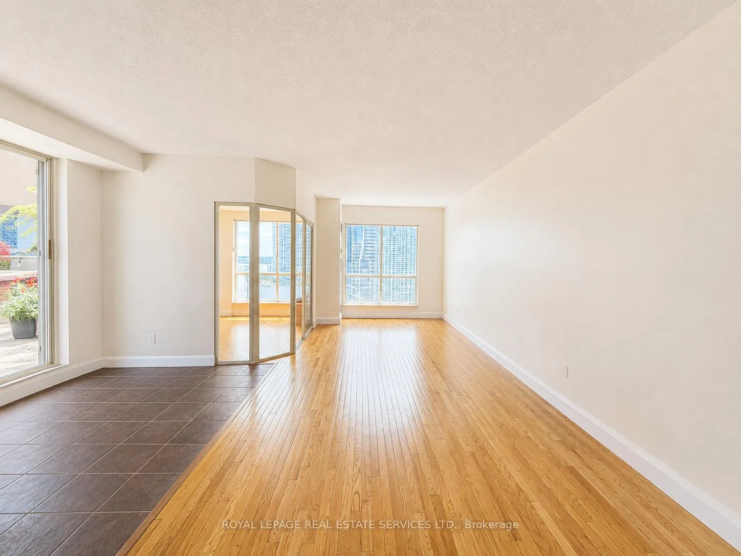 Photo 5 of Unit 1718, 25 The Esplanade, Toronto, Waterfront Communities — HOMEH