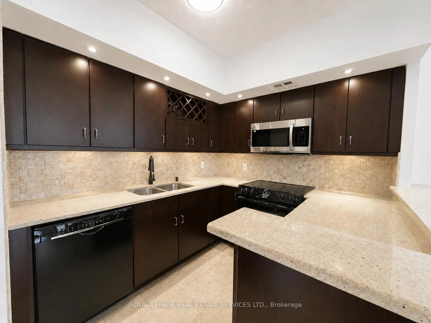 Photo 7 of Unit 1718, 25 The Esplanade, Toronto, Waterfront Communities — HOMEH