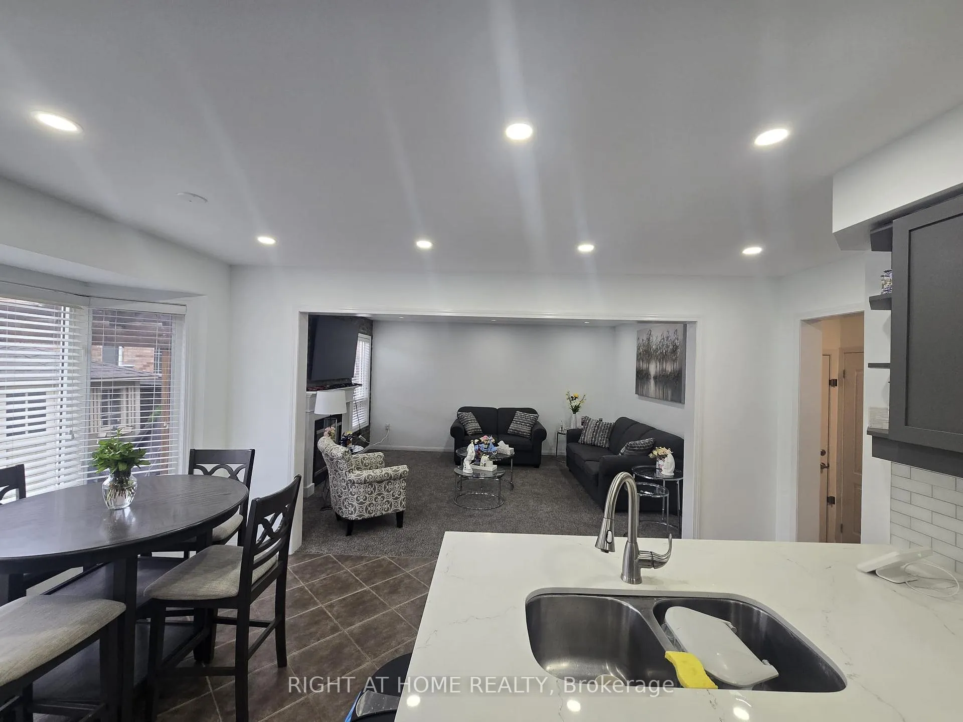 Photo 3 of 675 Hood Terrace, Milton, Coates — HOMEH