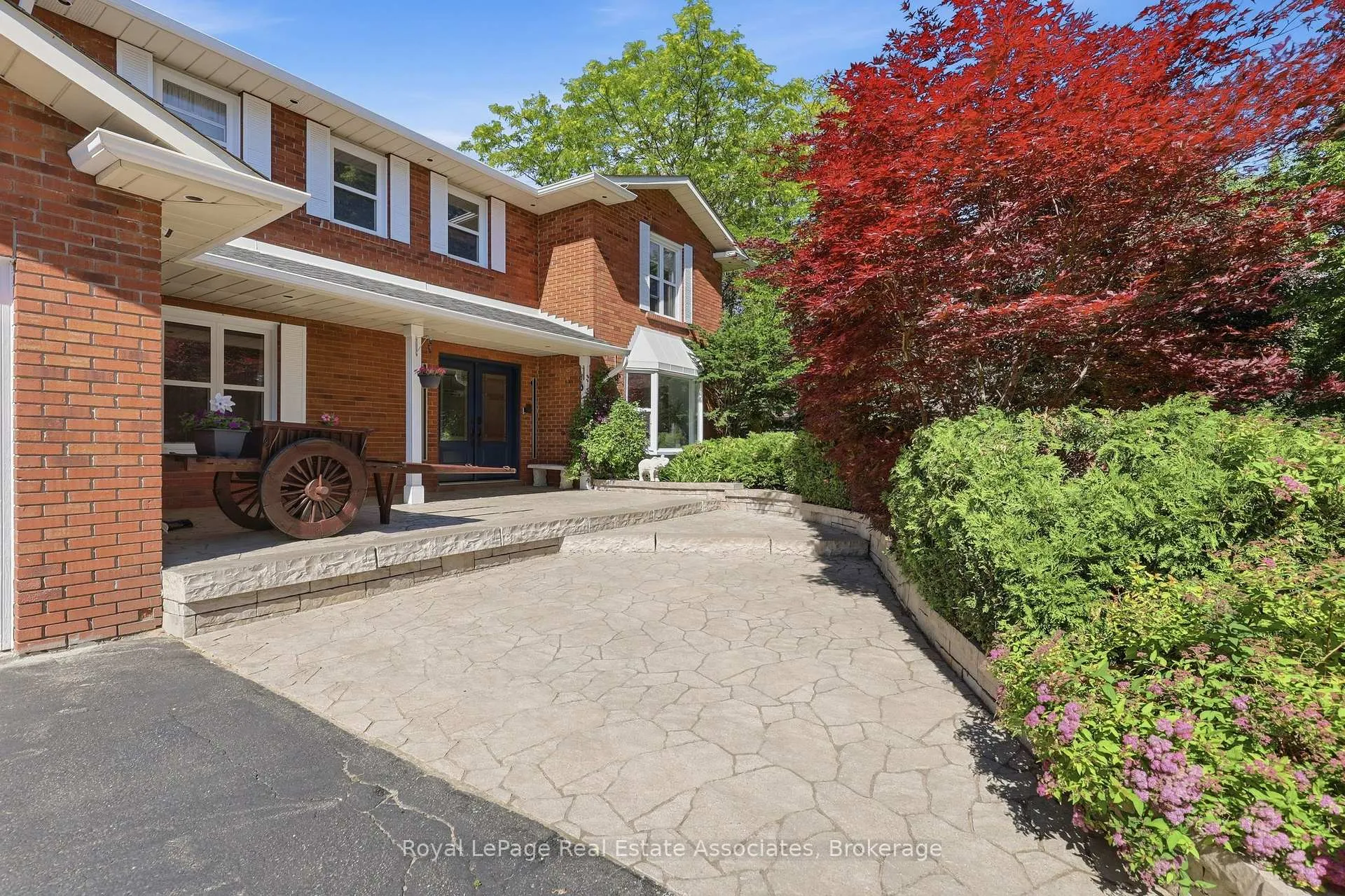 Photo 3 of 5 Huttonville Drive, Brampton, Huttonville — HOMEH