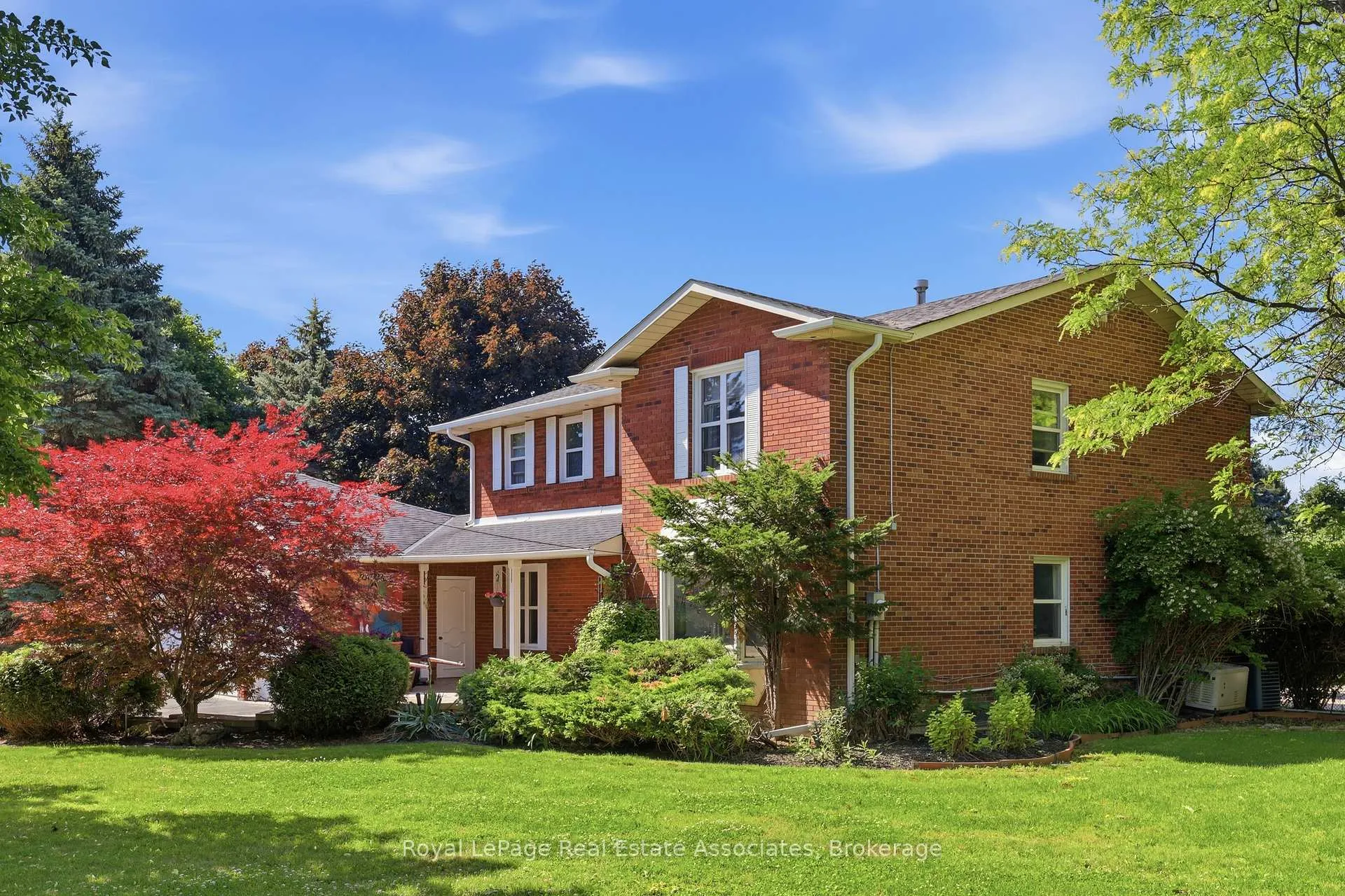 Photo 4 of 5 Huttonville Drive, Brampton, Huttonville — HOMEH