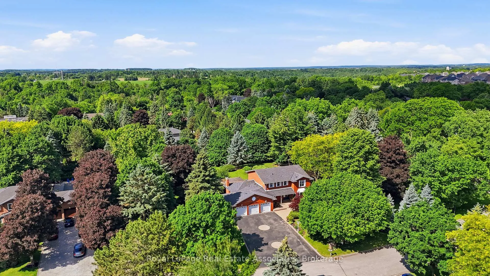 Photo 6 of 5 Huttonville Drive, Brampton, Huttonville — HOMEH