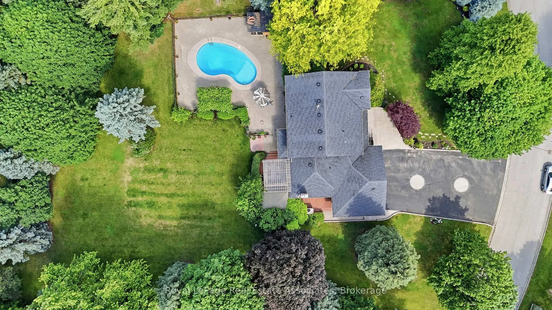 Photo 7 of 5 Huttonville Drive, Brampton, Huttonville — HOMEH