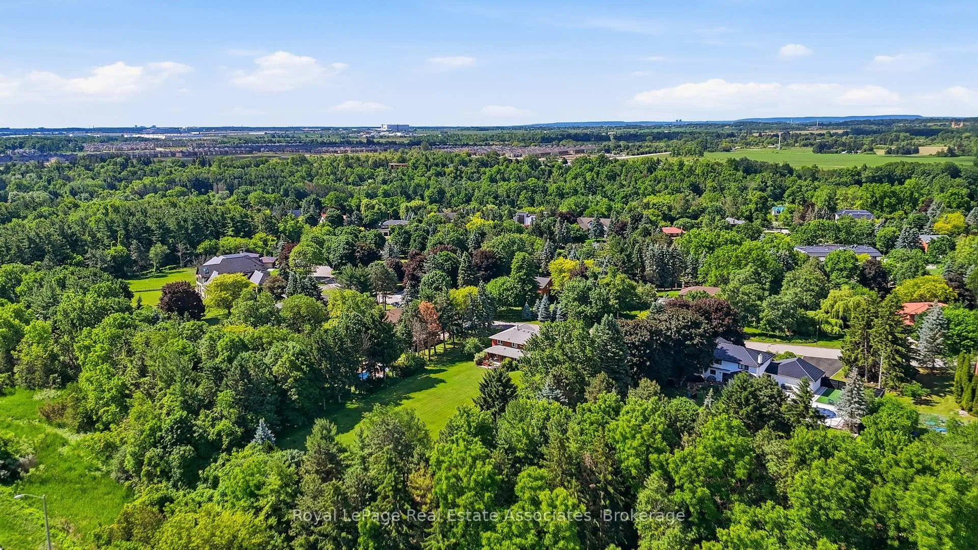 Photo 10 of 5 Huttonville Drive, Brampton, Huttonville — HOMEH