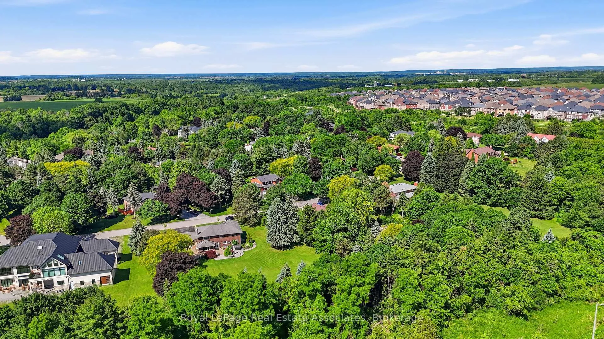 Photo 11 of 5 Huttonville Drive, Brampton, Huttonville — HOMEH