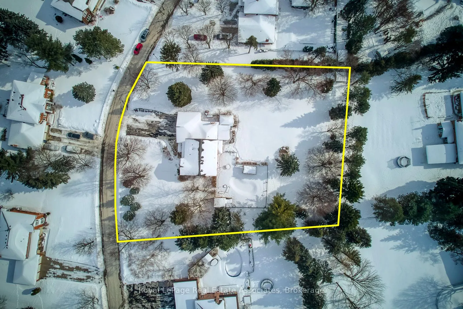 Photo 12 of 5 Huttonville Drive, Brampton, Huttonville — HOMEH